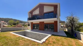 Modern-designed Uzumlu detached spacious villa